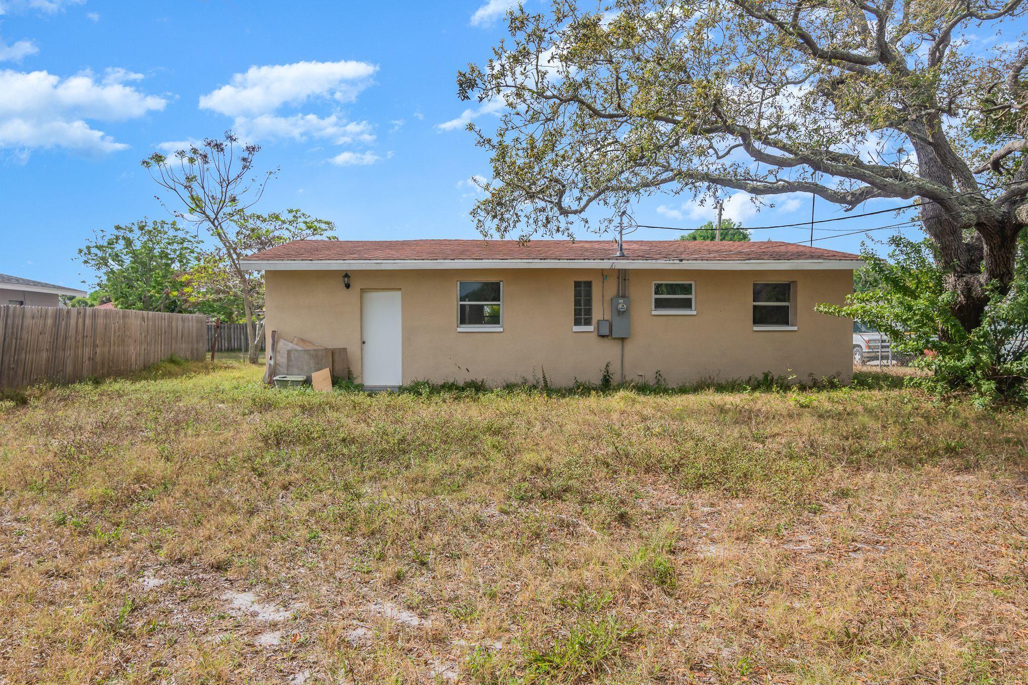2214 Warwick Road Melbourne, FL 32935 - Photo 22 of 24 Back yard