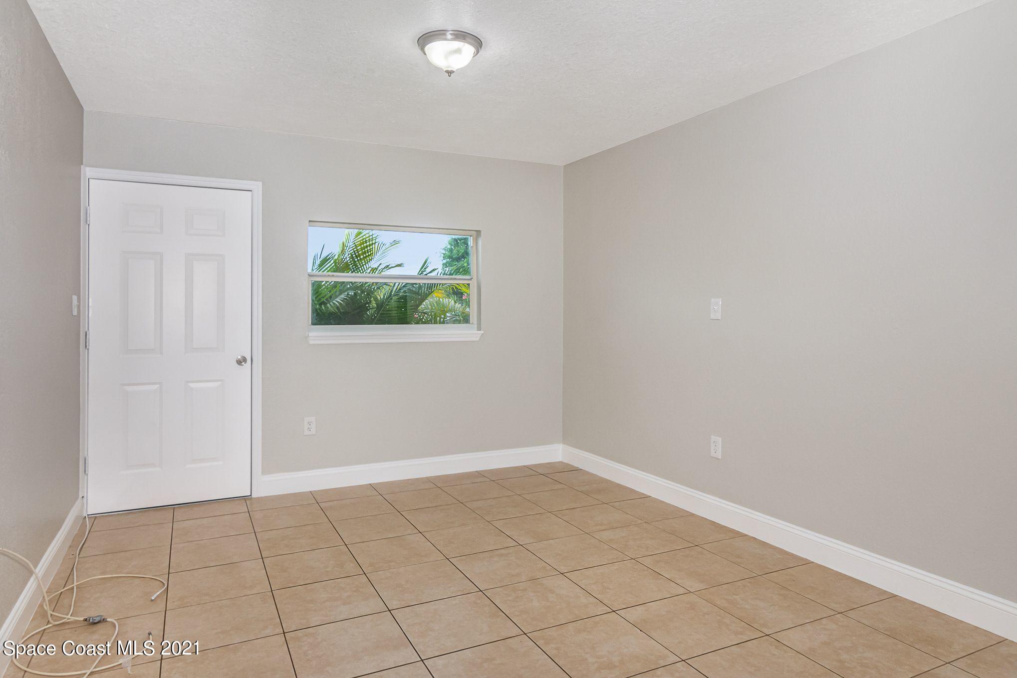 2214 Warwick Road Melbourne, FL 32935 - Photo 4 of 24 Entry
