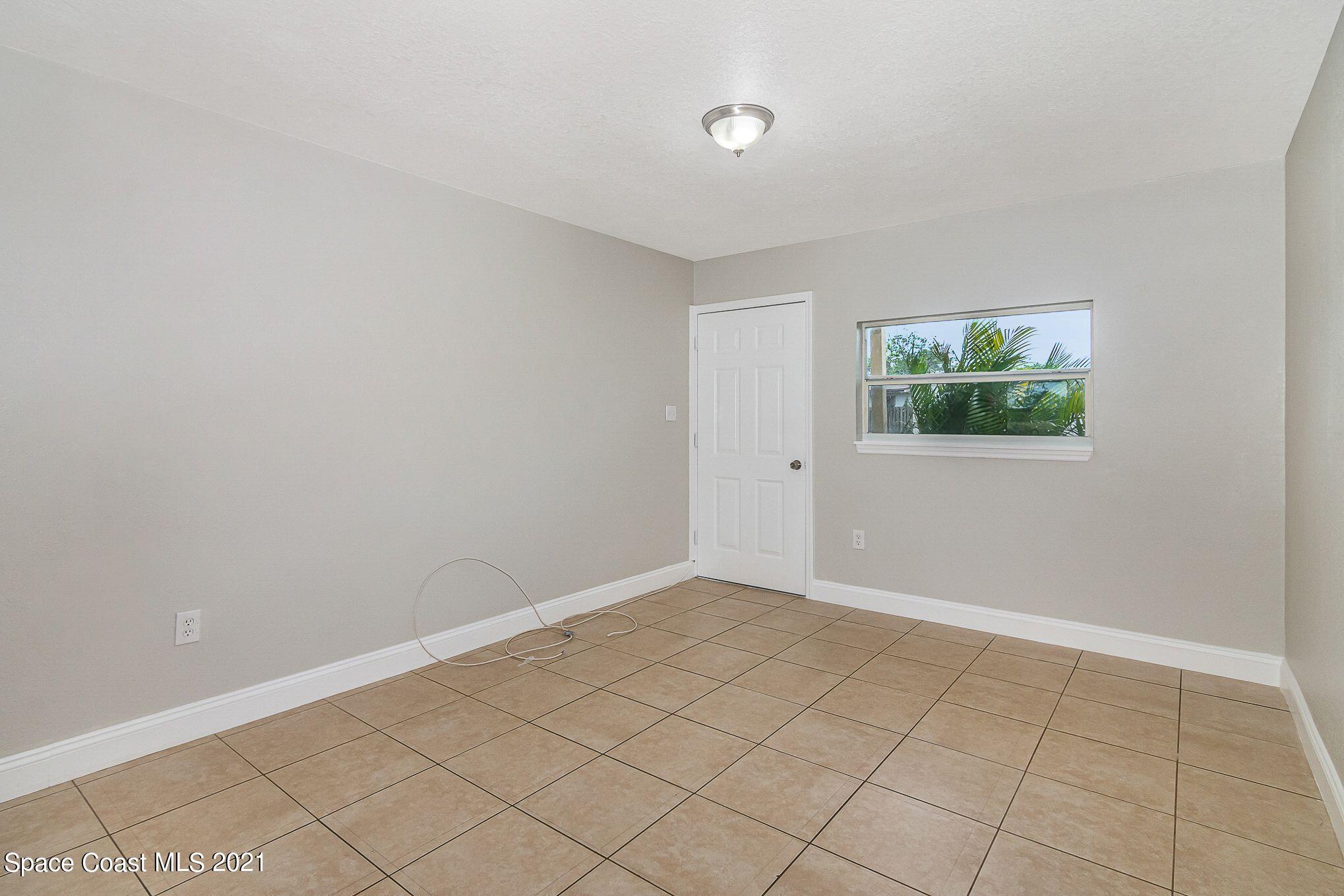 2214 Warwick Road Melbourne, FL 32935 - Photo 5 of 24 Entry
