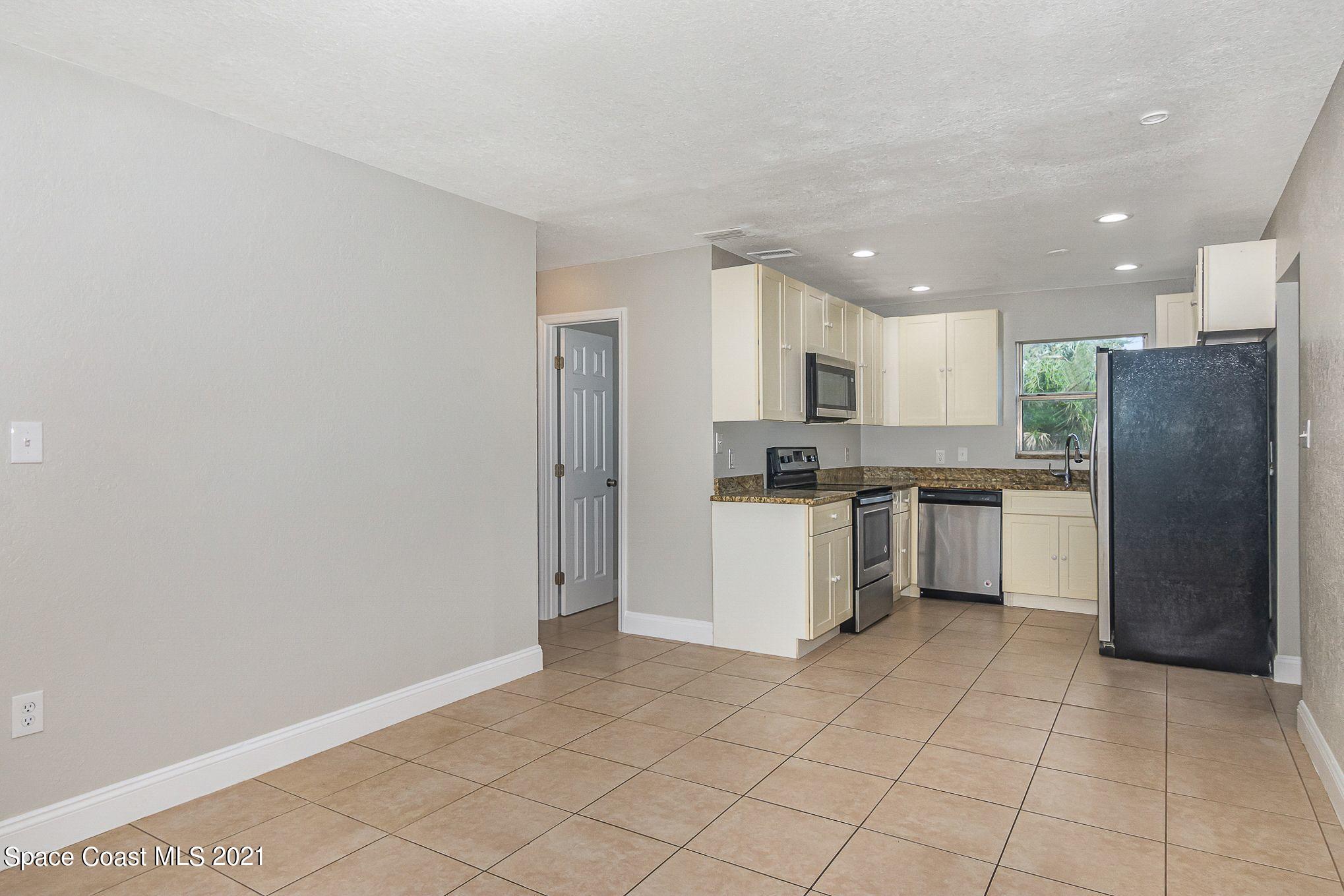 2214 Warwick Road Melbourne, FL 32935 - Photo 6 of 24 Kitchen