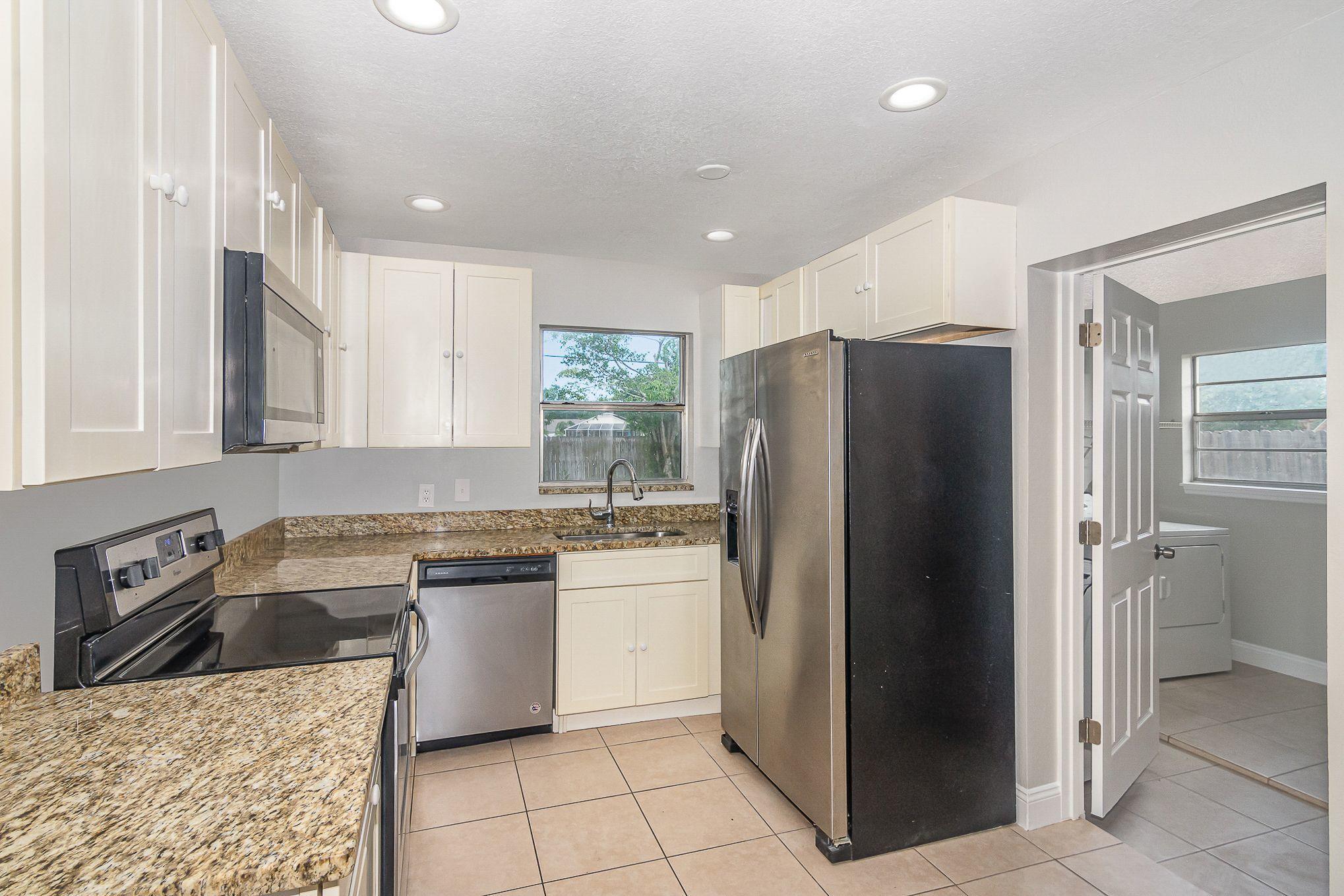 2214 Warwick Road Melbourne, FL 32935 - Photo 7 of 24 Kitchen