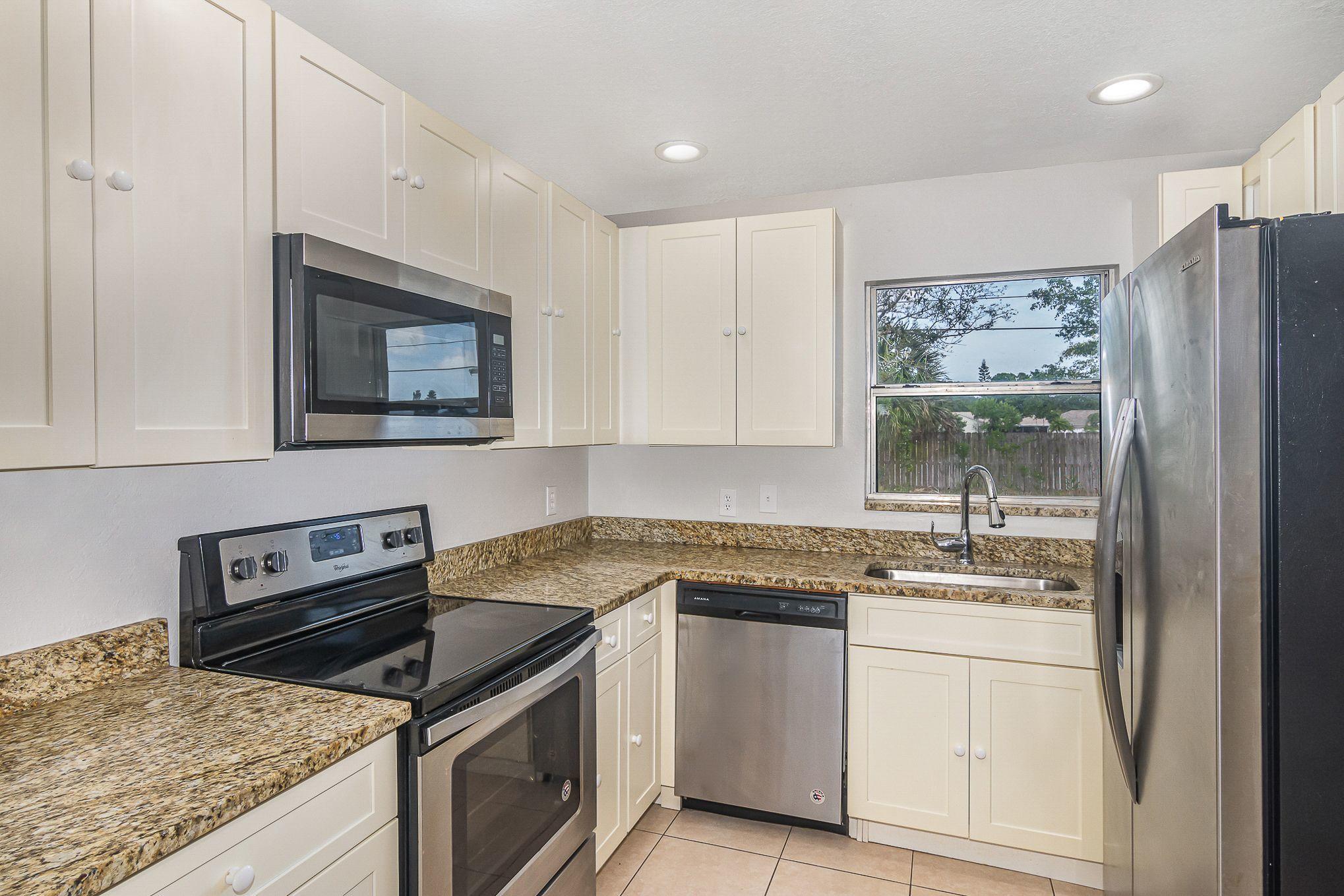 2214 Warwick Road Melbourne, FL 32935 - Photo 8 of 24 Kitchen