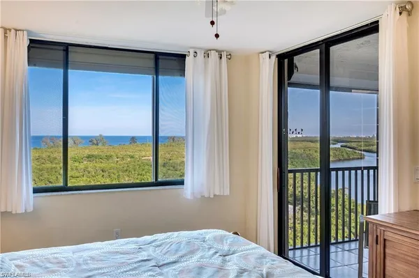 $8,000 | 17 Bluebill Avenue, Unit 904, Naples, FL 34108