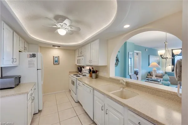 $8,000 | 17 Bluebill Avenue, Unit 904, Naples, FL 34108