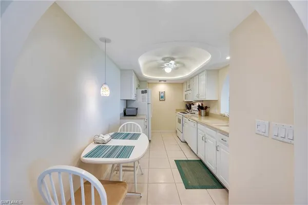 $8,000 | 17 Bluebill Avenue, Unit 904, Naples, FL 34108