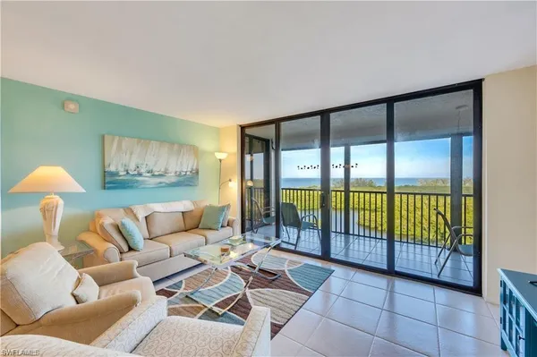 $8,000 | 17 Bluebill Avenue, Unit 904, Naples, FL 34108