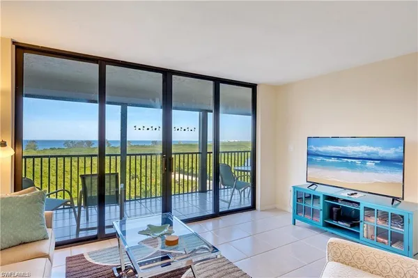 $8,000 | 17 Bluebill Avenue, Unit 904, Naples, FL 34108