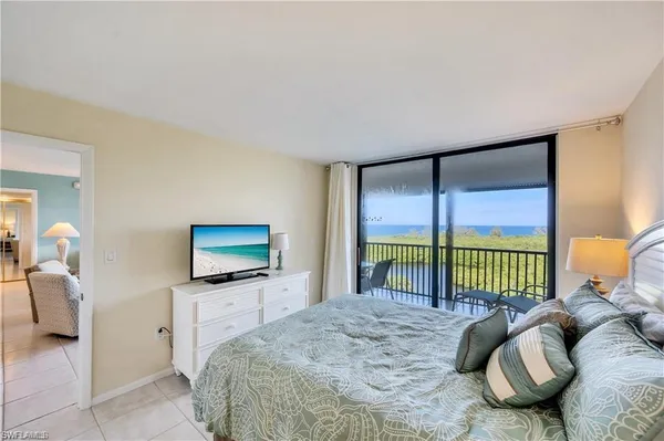 $8,000 | 17 Bluebill Avenue, Unit 904, Naples, FL 34108