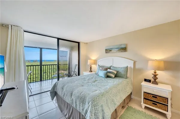 $8,000 | 17 Bluebill Avenue, Unit 904, Naples, FL 34108