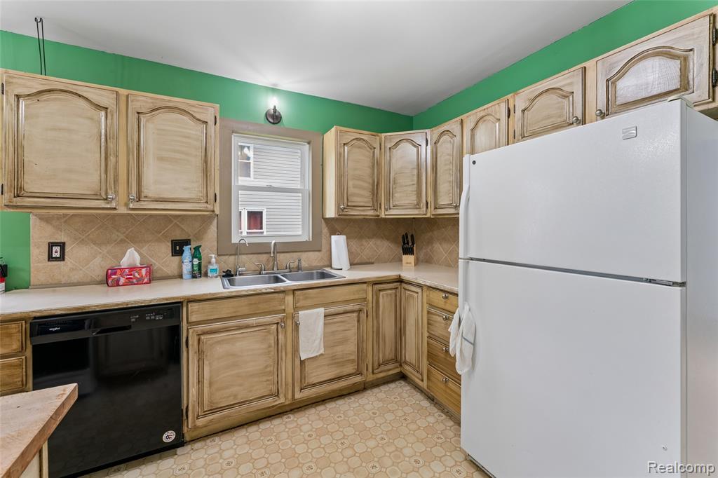 317 East Grand River Road Fowlerville, MI 48836 - Photo 8 of 35