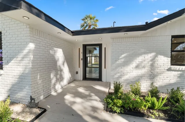 a view of a back yard of the house