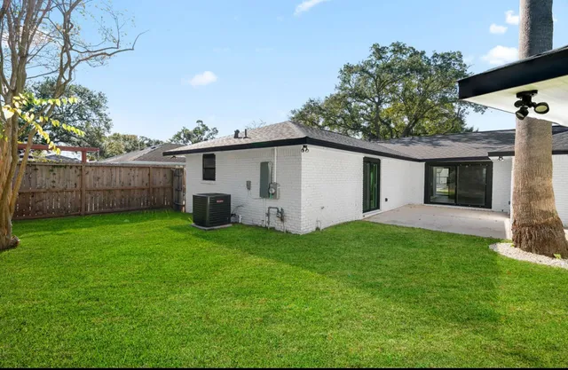 $779,000 | 9203 Kapri Lane, Houston, TX 77025