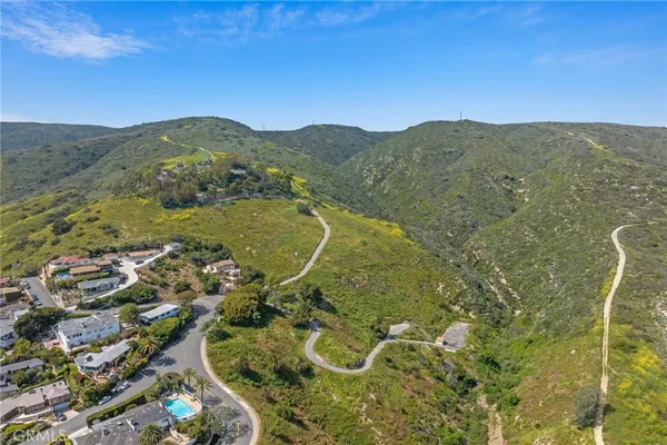 $2,500 | 215 Monterey Drive, Unit STUDIO, Laguna Beach, CA 92651