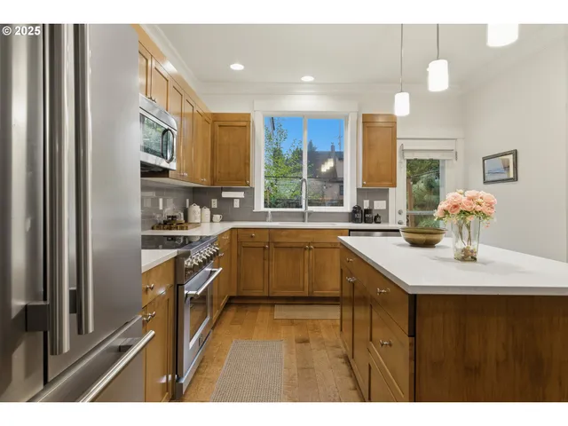 $640,000 | 5406 Northeast Couch Street, Portland, OR 97213