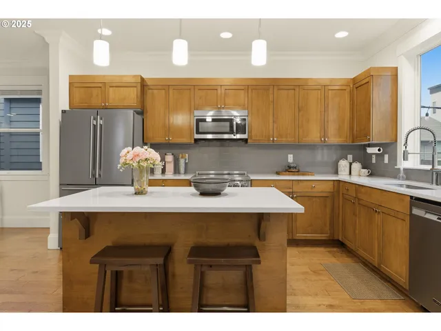 $640,000 | 5406 Northeast Couch Street, Portland, OR 97213