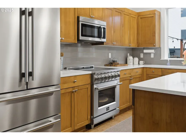 $640,000 | 5406 Northeast Couch Street, Portland, OR 97213