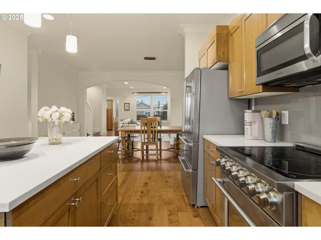 $640,000 | 5406 Northeast Couch Street, Portland, OR 97213