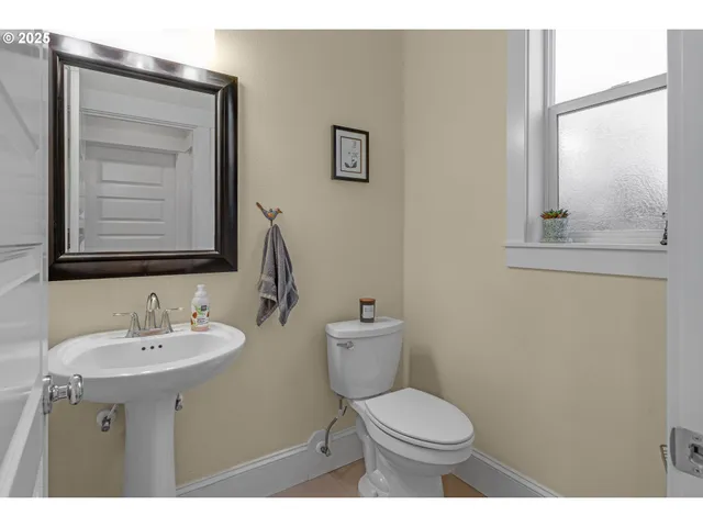 $640,000 | 5406 Northeast Couch Street, Portland, OR 97213