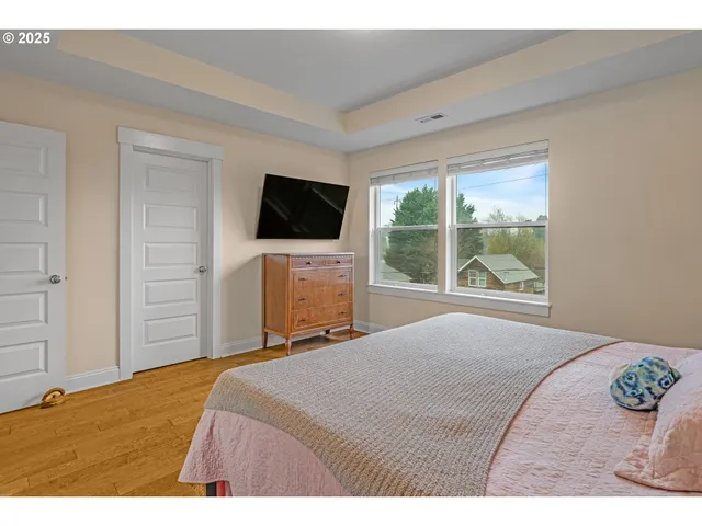 $640,000 | 5406 Northeast Couch Street, Portland, OR 97213