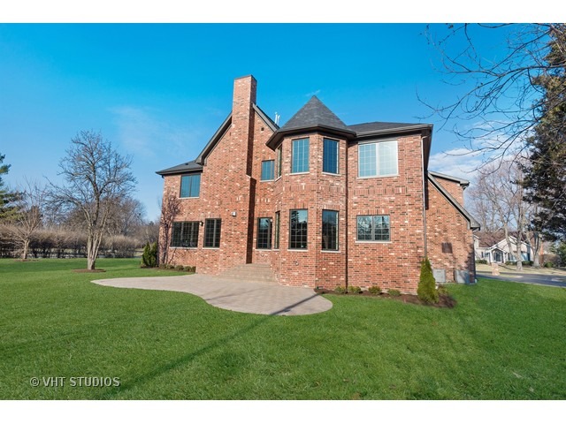 1949 Beechnut Road Northbrook, IL 60062 - Photo 25 of 25 a front view of a house with a yard