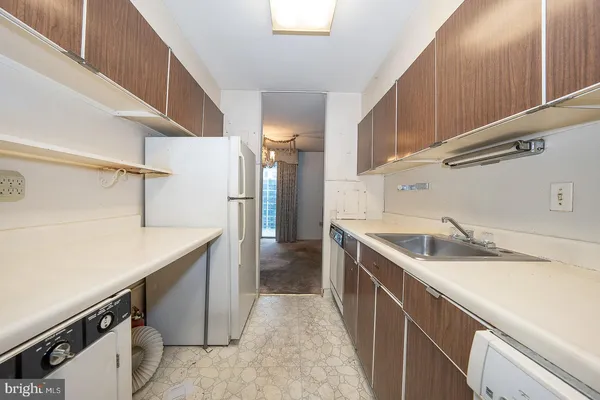 $275,000 | 1919 Chestnut Street, Unit 2521, Philadelphia, PA 19103