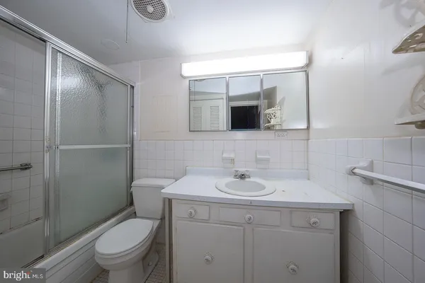 $275,000 | 1919 Chestnut Street, Unit 2521, Philadelphia, PA 19103