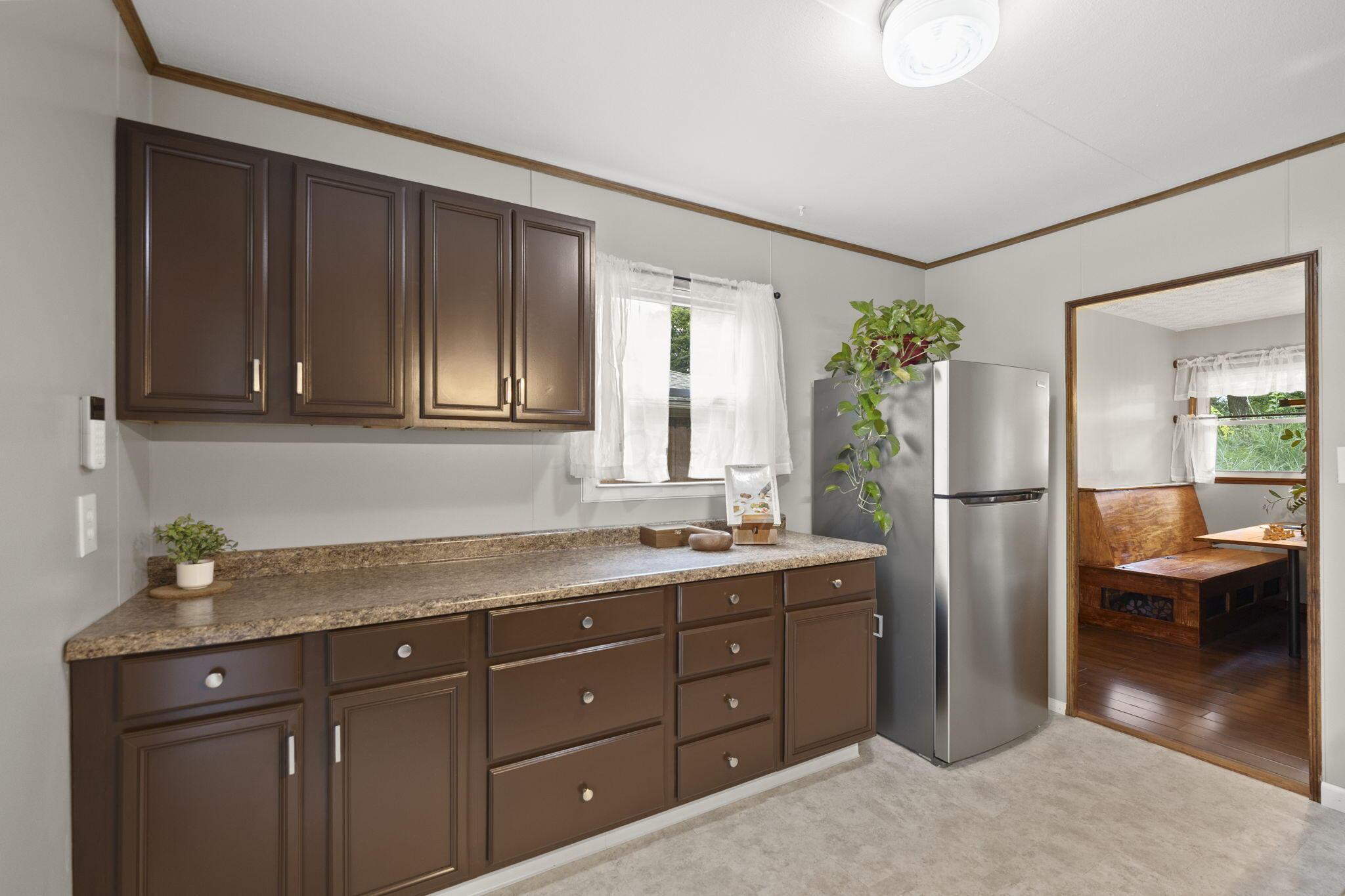 715 East Cooke Road Columbus, OH 43214 - Photo 13 of 40 Kitchen