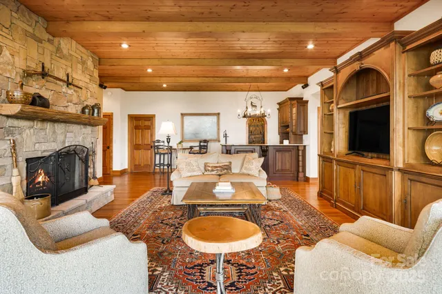 $1,450,000 | 197 Cherry Knob Drive, Mars Hill, NC 28754