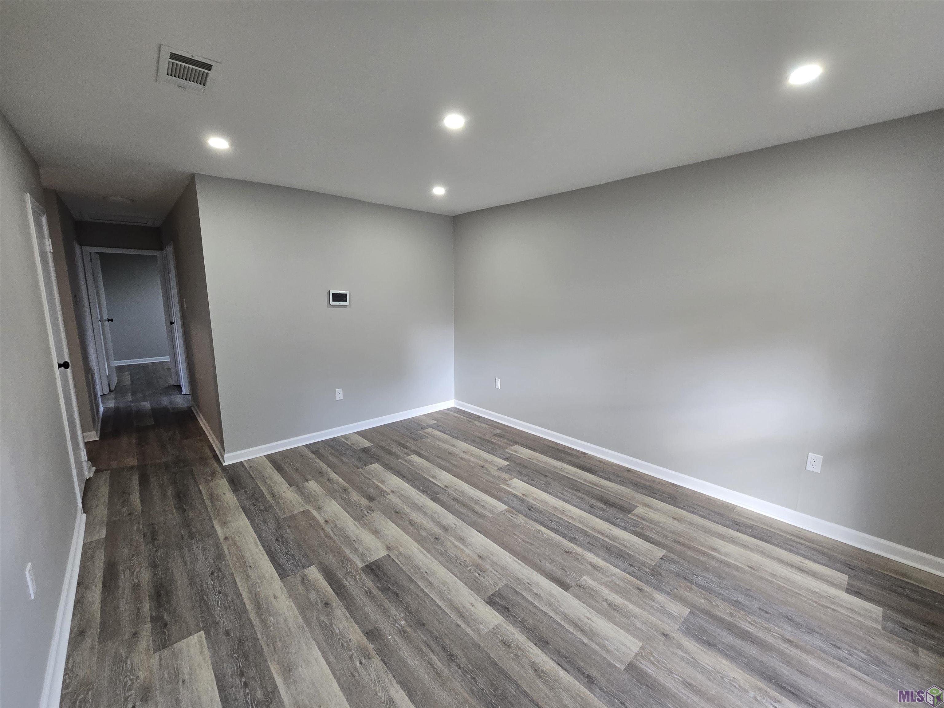 7565 Gov Blanchard Drive Baton Rouge, LA 70811 - Photo 3 of 27 Living Room
