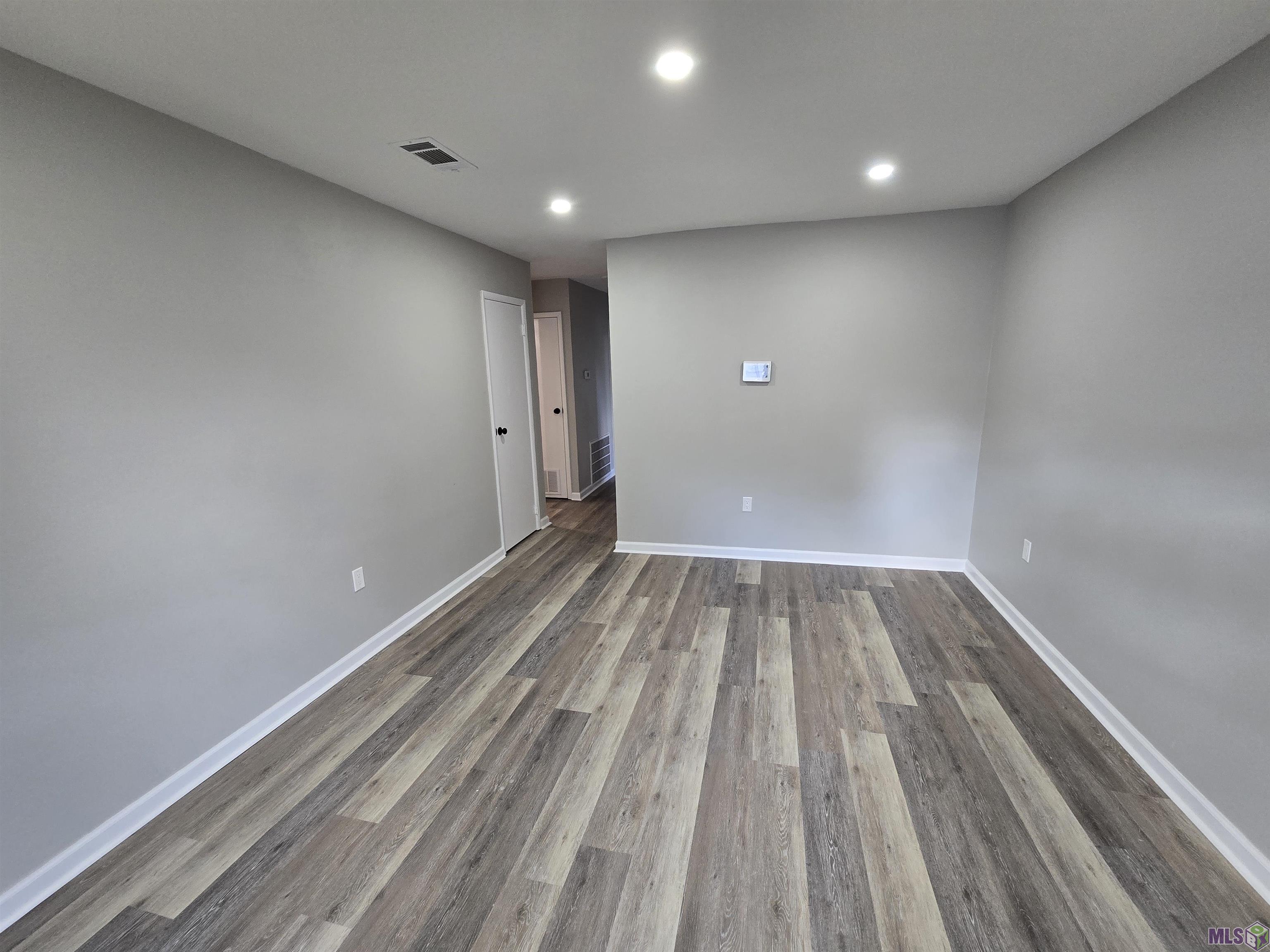 7565 Gov Blanchard Drive Baton Rouge, LA 70811 - Photo 4 of 27 Living Room