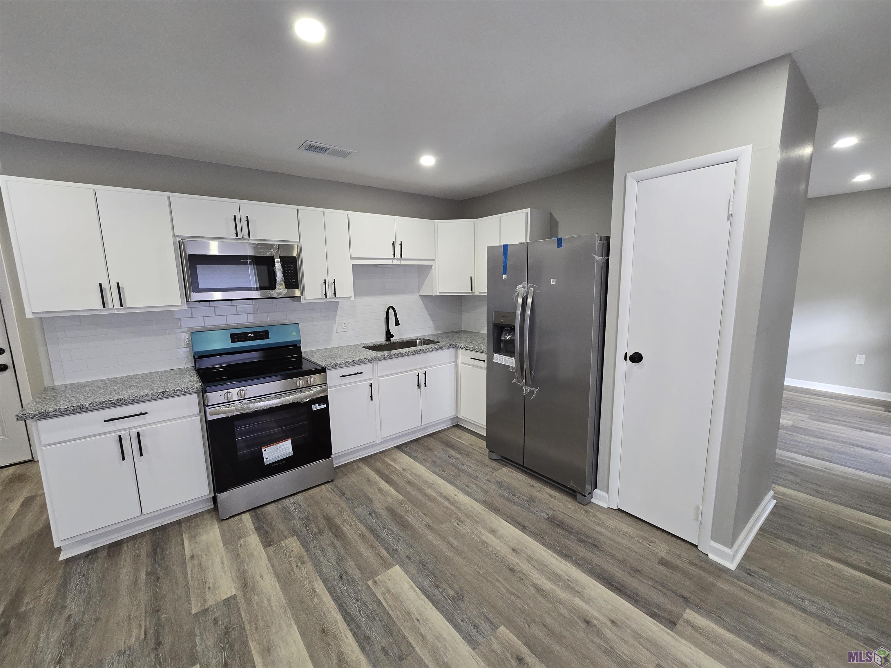 7565 Gov Blanchard Drive Baton Rouge, LA 70811 - Photo 5 of 27 Kitchen