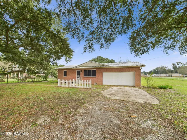 $1,200 | 4525 Verot School Road, Youngsville, LA 70592