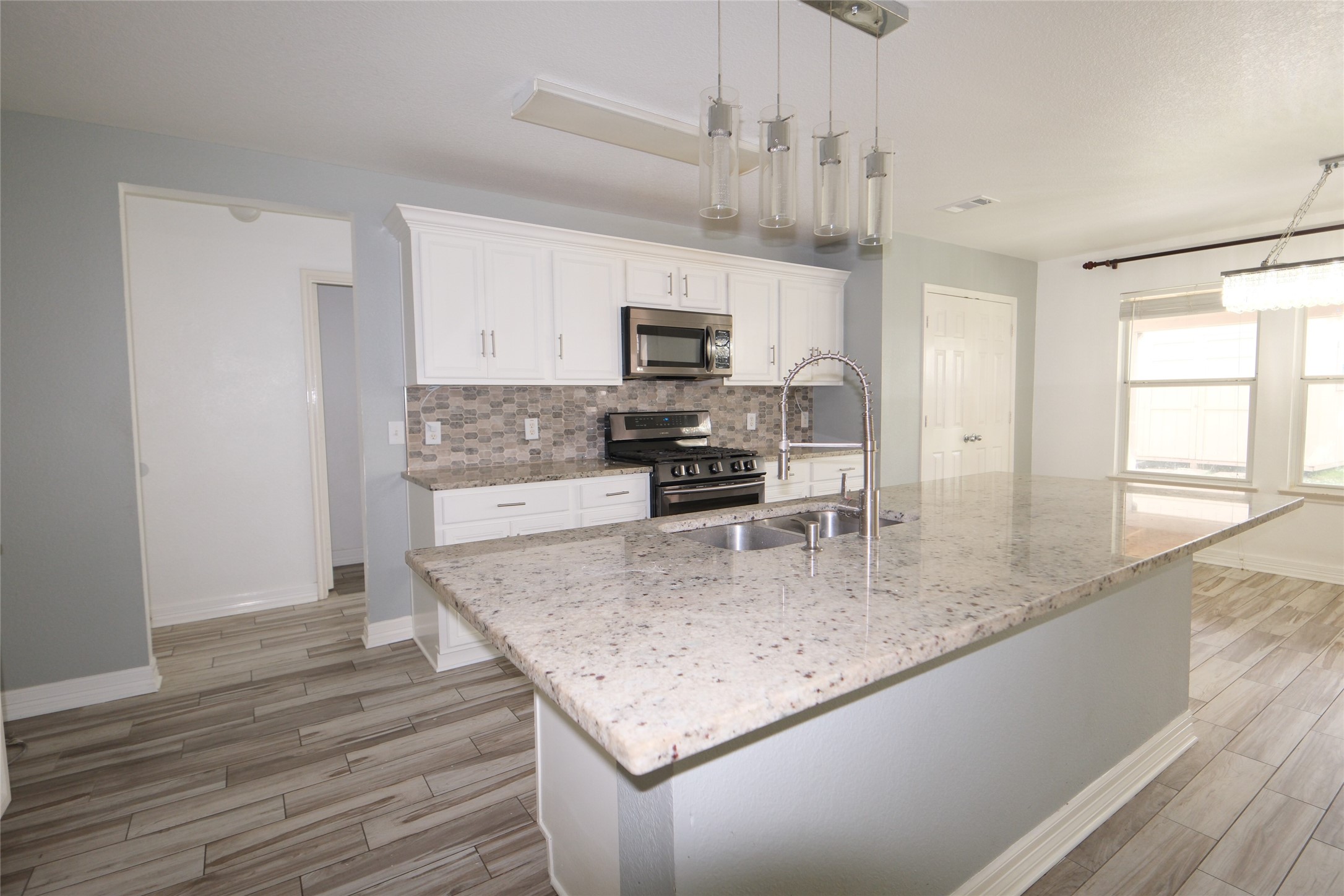 15514 Satsuma Point Court Houston, TX 77049 - Photo 7 of 20