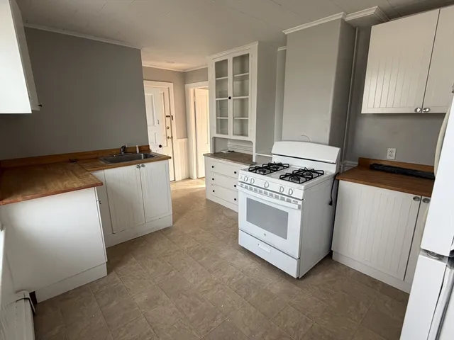 $2,300 | 1 Hamilton Street, Unit 2, Plymouth, MA 02360