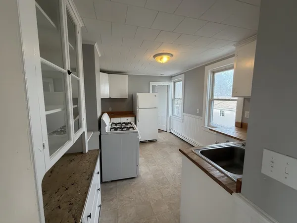 $2,300 | 1 Hamilton Street, Unit 2, Plymouth, MA 02360