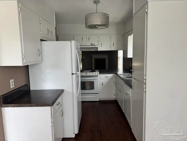 a close view of stove and washer