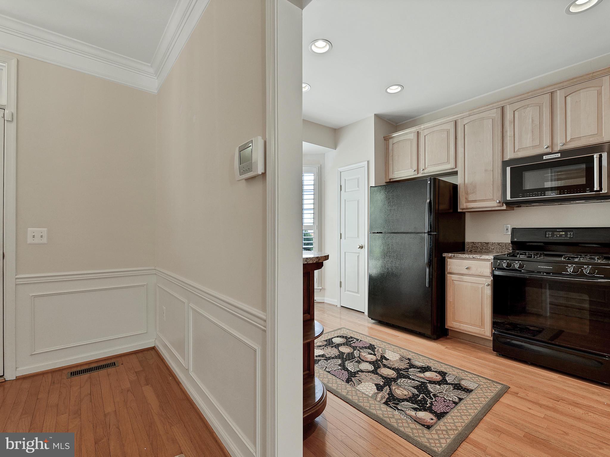 13907 Lullaby Road Germantown, MD 20874 - Photo 13 of 41 Front of home gourmet kitchen