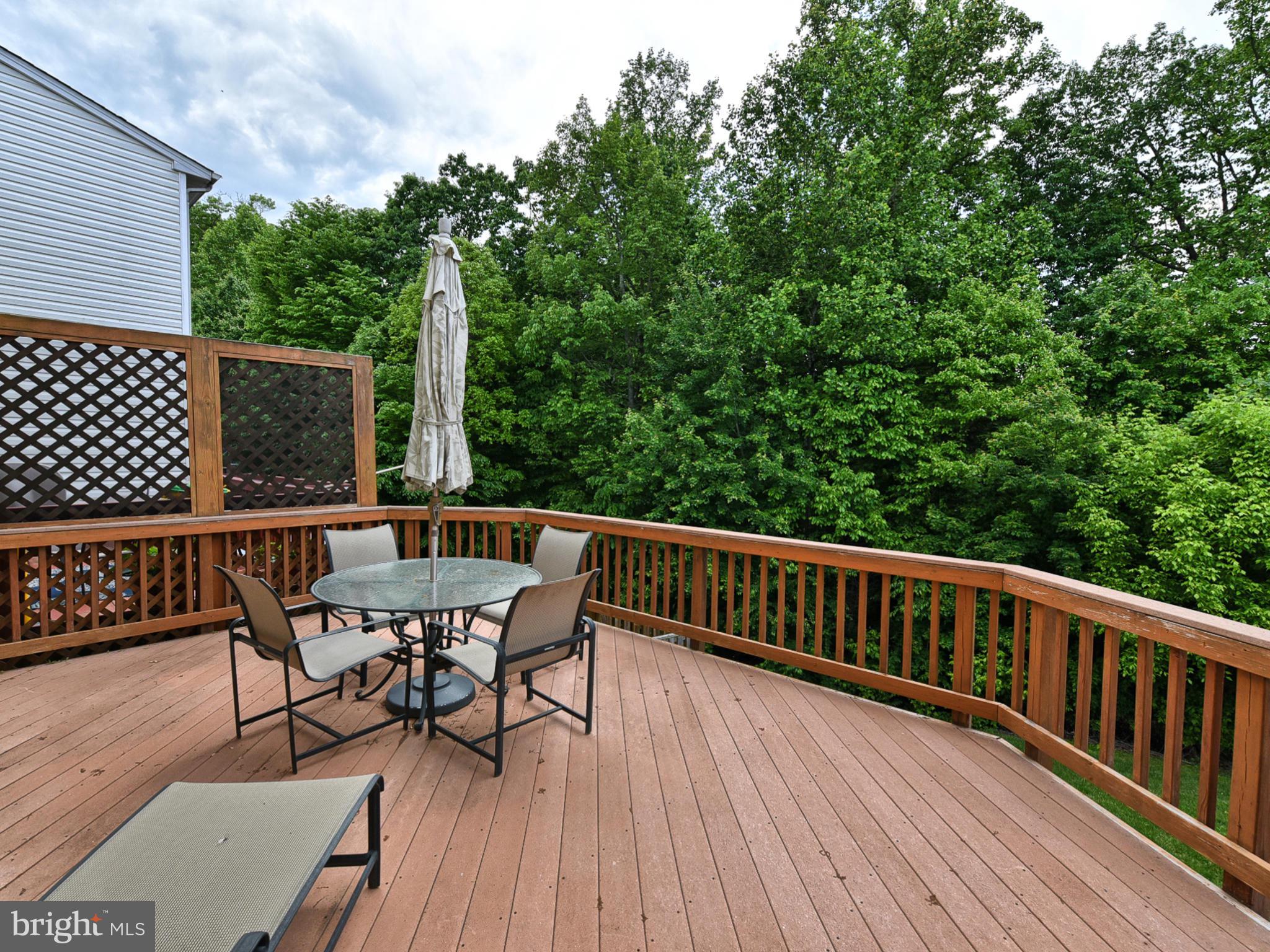13907 Lullaby Road Germantown, MD 20874 - Photo 39 of 41 Enormous rear private deck
