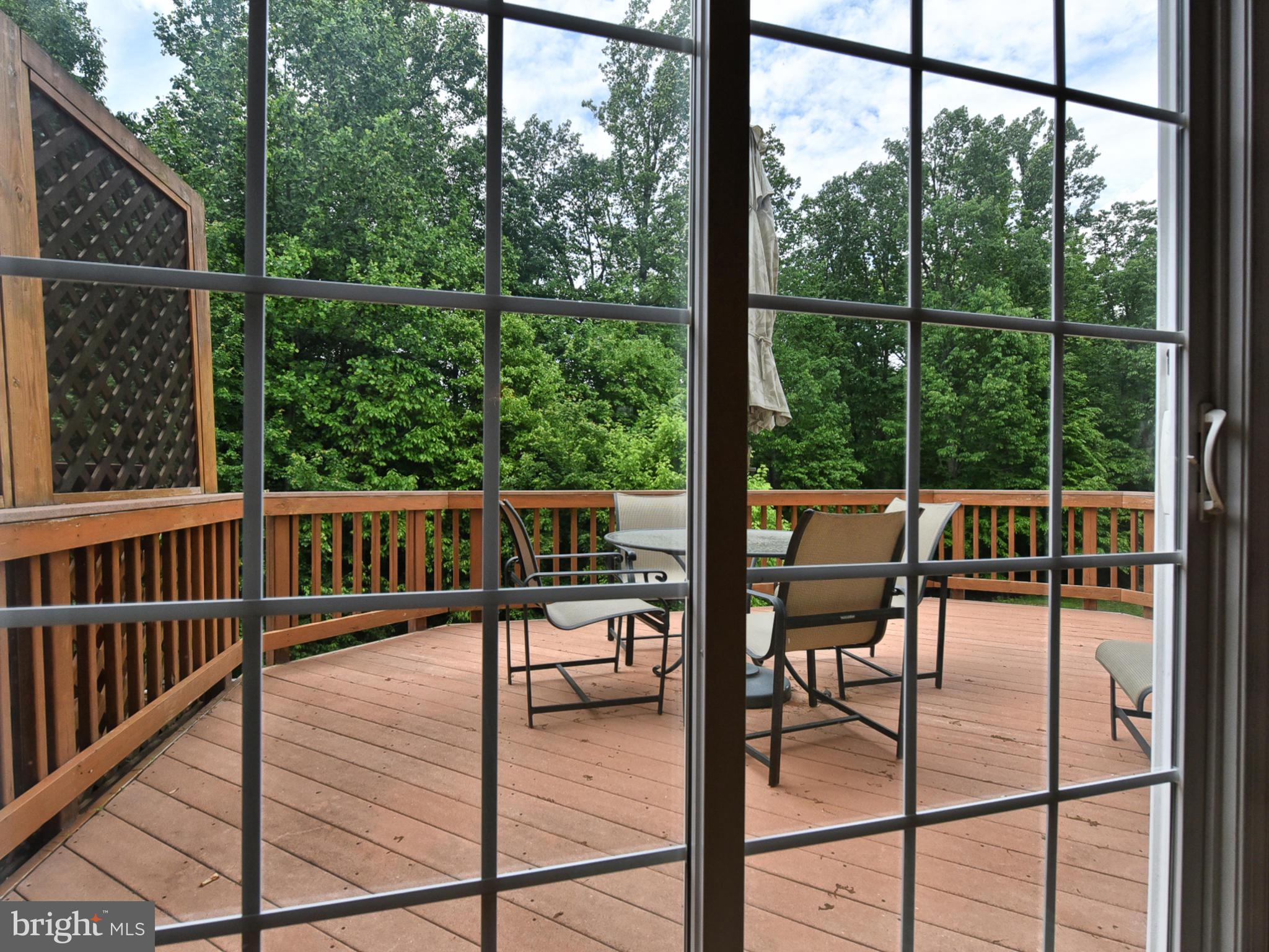 13907 Lullaby Road Germantown, MD 20874 - Photo 6 of 41 Main level back deck