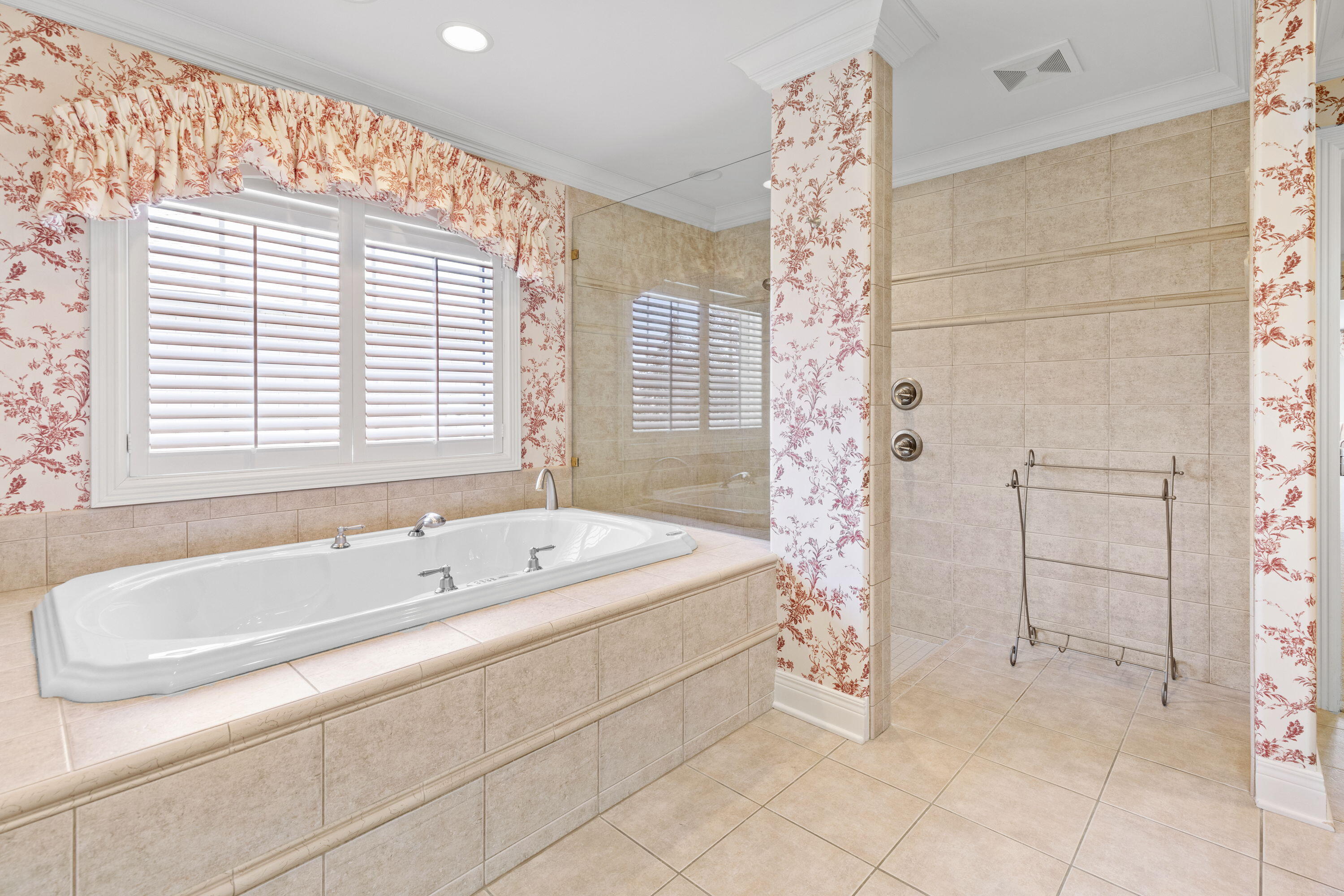 1663 Snead Avenue Chesterton, IN 46304 - Photo 20 of 38 a spacious bathroom with a bathtub and shower