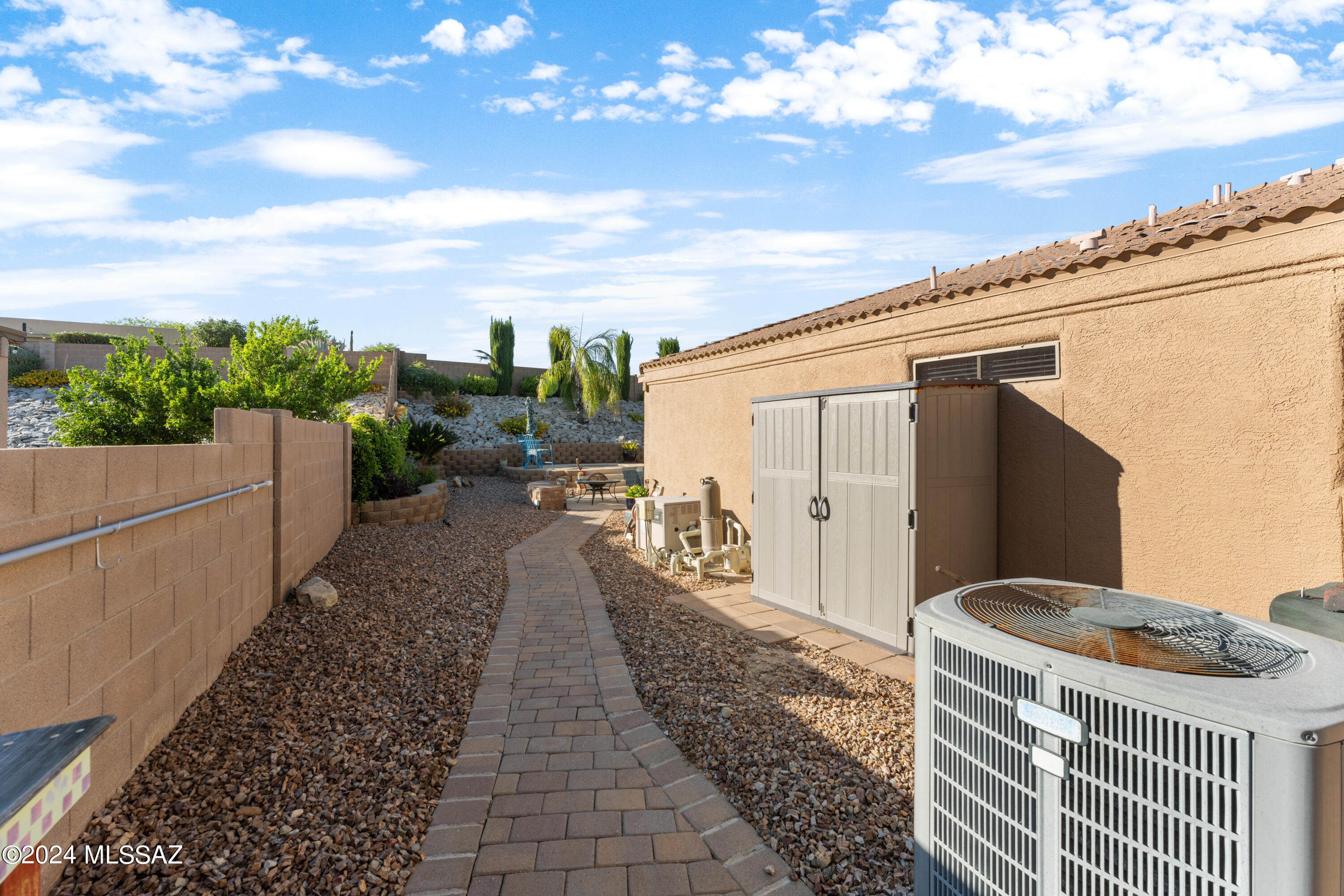 284 West Plateau Road Tucson, AZ 85737 - Photo 9 of 50 DSC01850