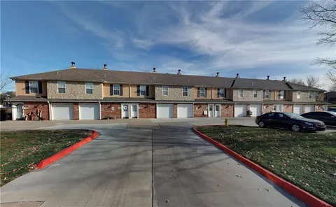 $176,000 | 1685 East 120th Street, Olathe, KS 66061