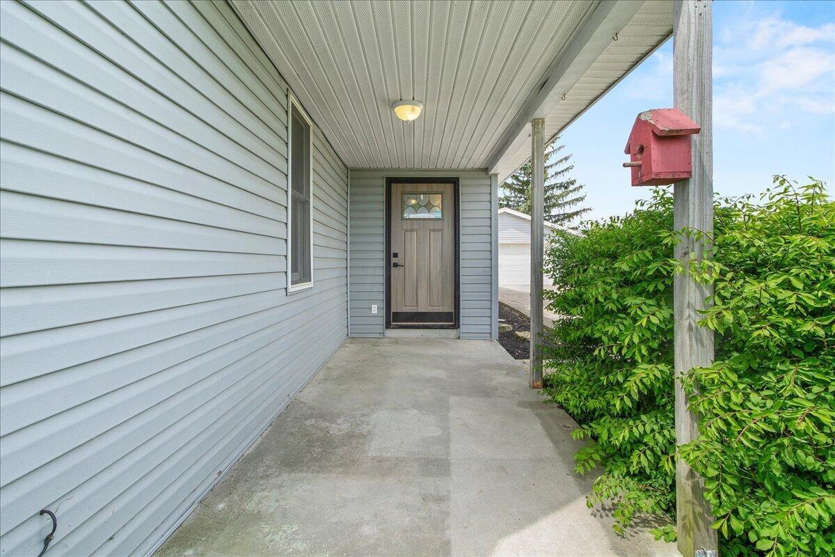475 North Section Street La Rue, OH 43332 - Photo 2 of 21 Front Porch