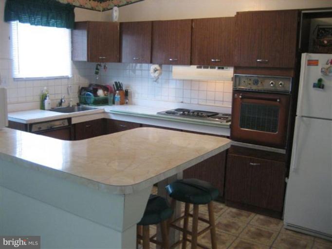 8008 Arrowhead Road Pikesville, MD 21208 - Photo 5 of 9 Kitchen