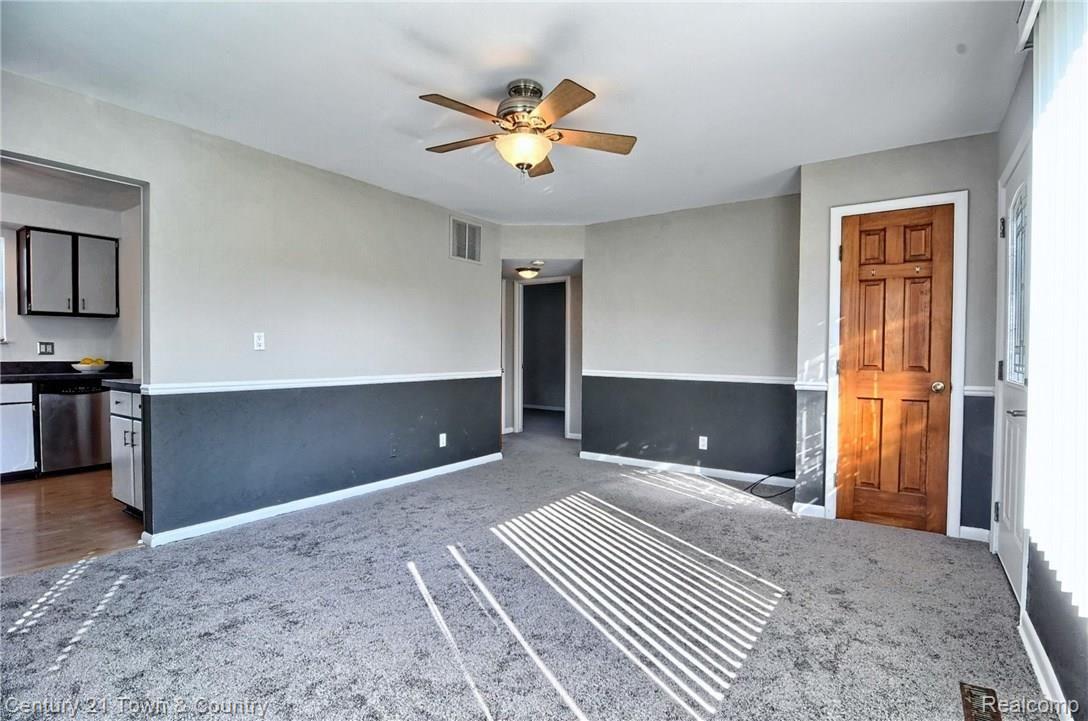 690 Pleasant Ridge Lake Orion, MI 48362 - Photo 3 of 30 Living_Room_3rd_View.jpg