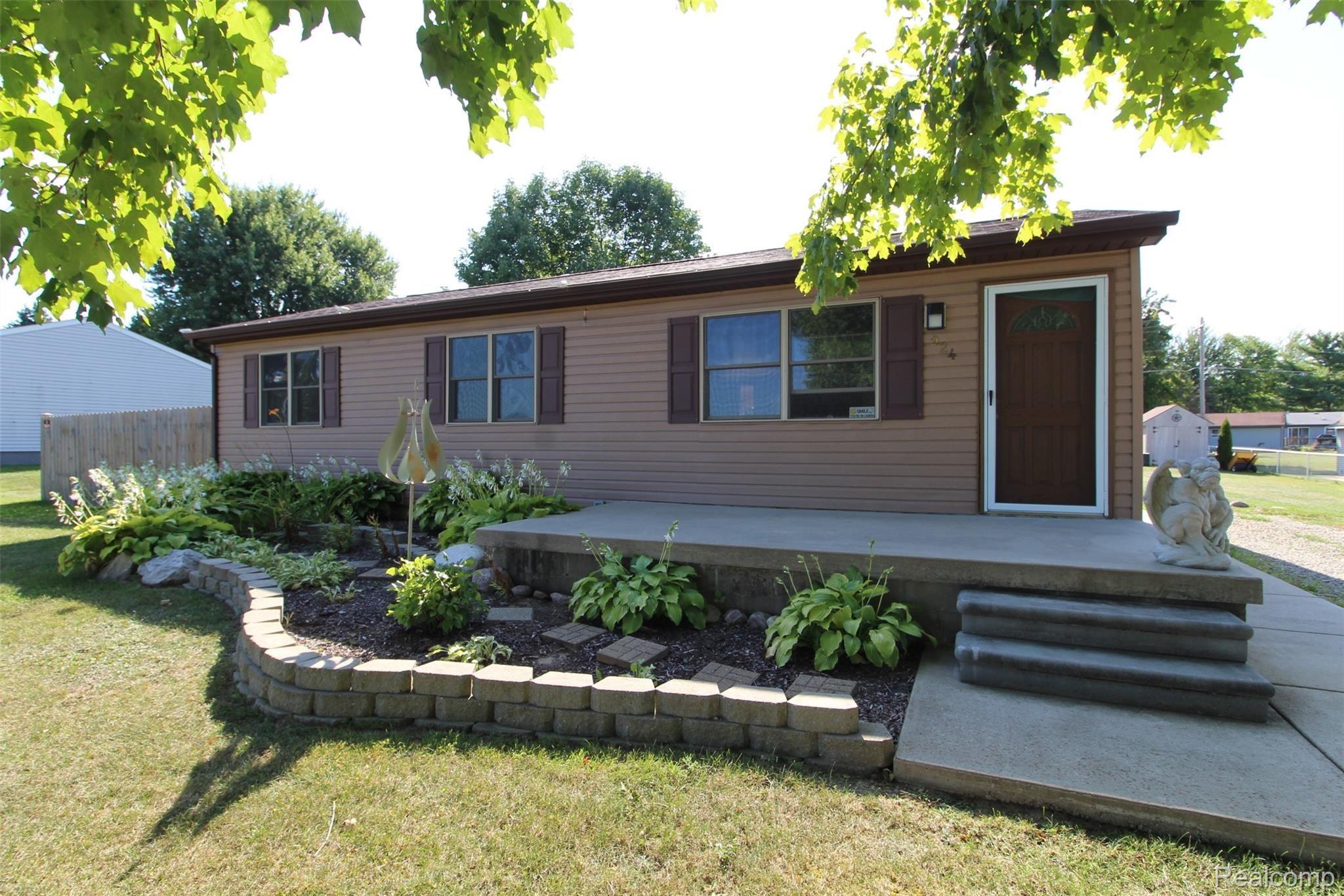 924 South Wilder Road Lapeer, MI 48446 - Photo 1 of 41 IMG_5127.JPG
