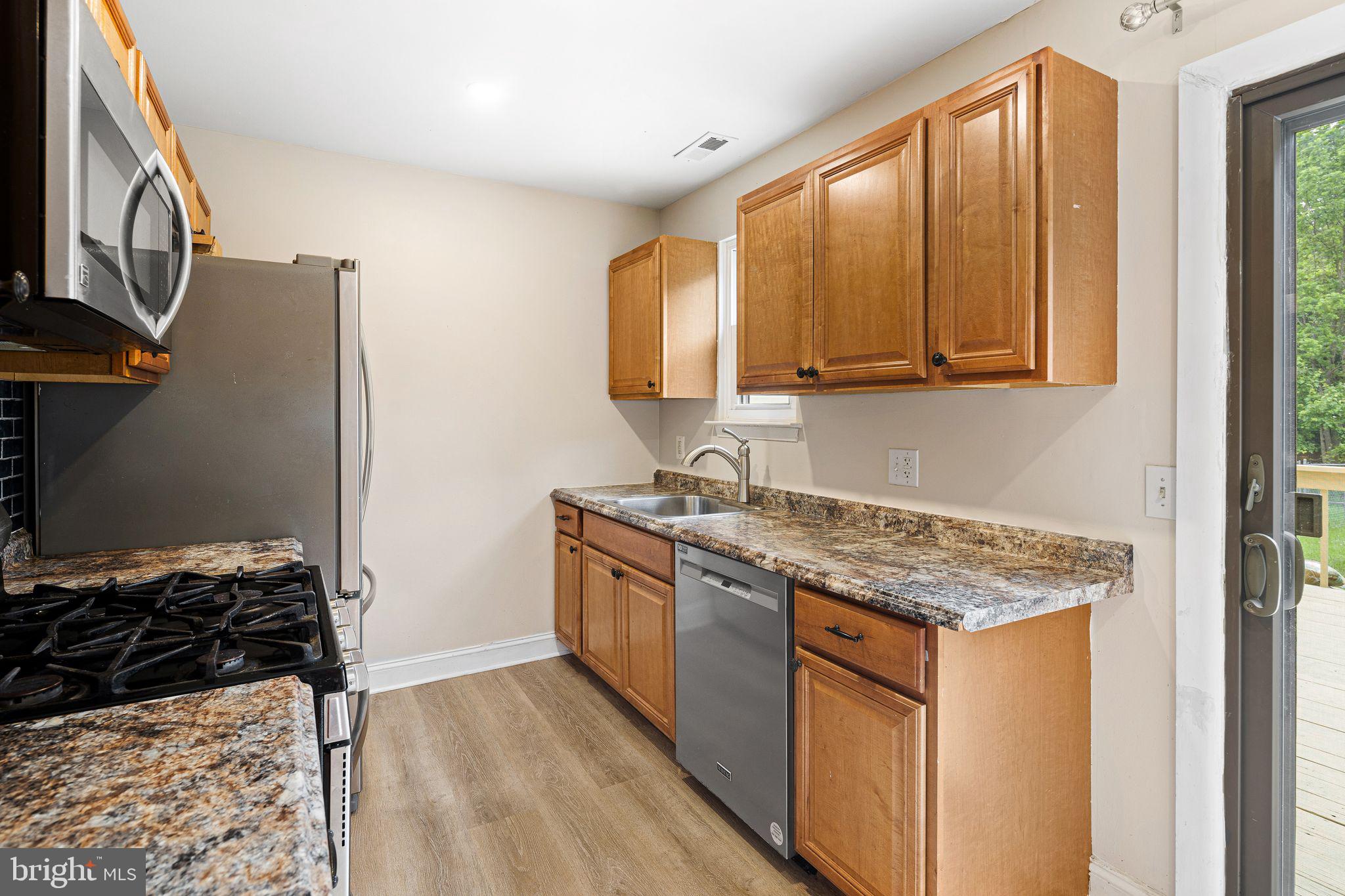 1485 Tarleton Place Warminster, PA 18974 - Photo 10 of 34 Kitchen w/Stainless Steel Appliances