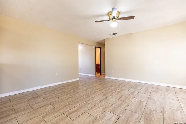 $1,395 | 2943 Keslake Street, San Antonio, TX 78222