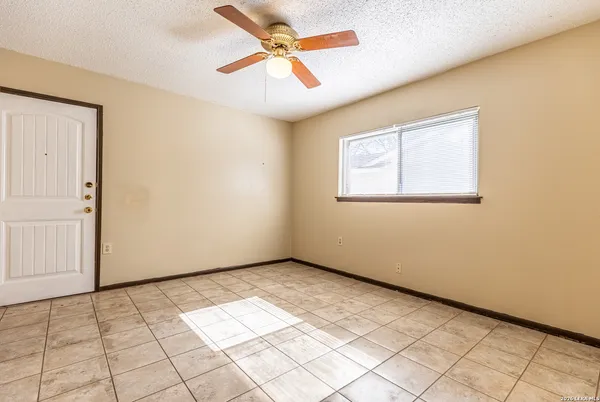 $1,395 | 2943 Keslake Street, San Antonio, TX 78222