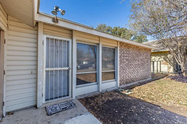 $1,395 | 2943 Keslake Street, San Antonio, TX 78222